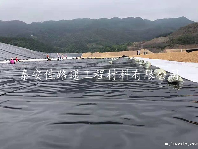 有哪些方法可处理防渗土工膜的施工节点？