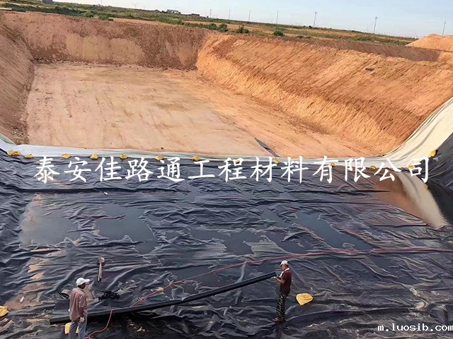 专注hdpe防渗土工膜施工裁剪工作细节