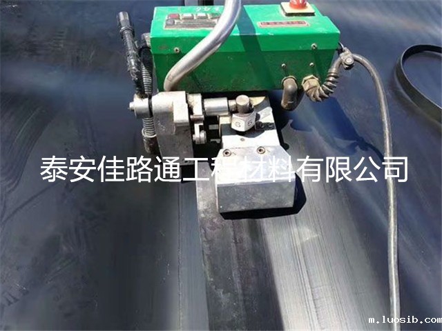 单池铺设水产养殖防渗膜如何施工？