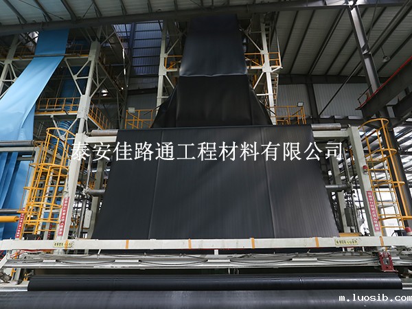 防渗膜厂家为您介绍黑白土工膜之间有哪些区别？