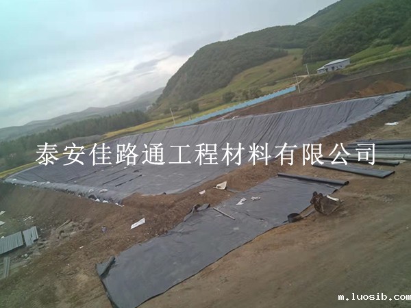 鱼虾养殖防渗膜铺设使用专注细节施工