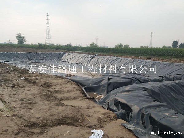 防渗土工膜的接缝使用成为施工关键