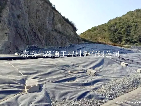 水利水电工程选择防渗土工膜来进行施工