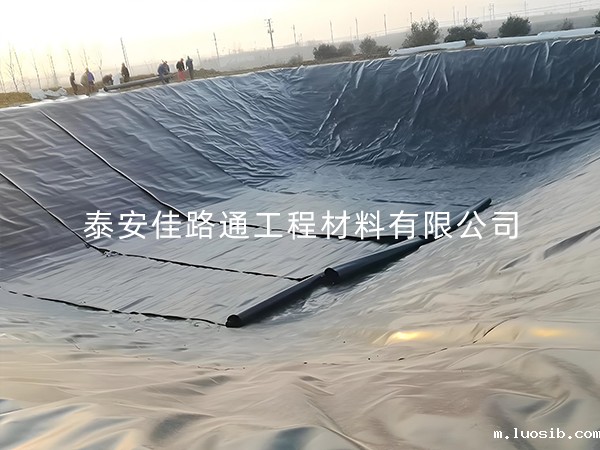 长期的阳光照射会影响沼气池防渗膜的使用年限