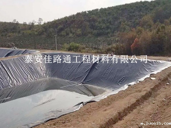 养殖防渗膜直角撕裂强度的奥秘：科技守护养殖安全的隐形力量