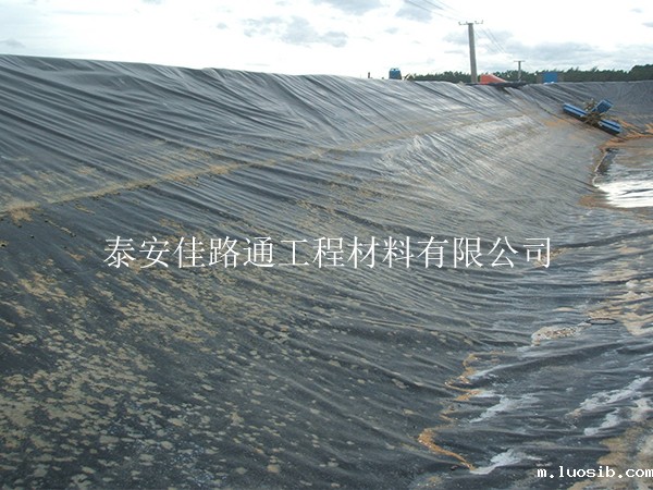 水产养殖防渗膜应对四季的施工措施