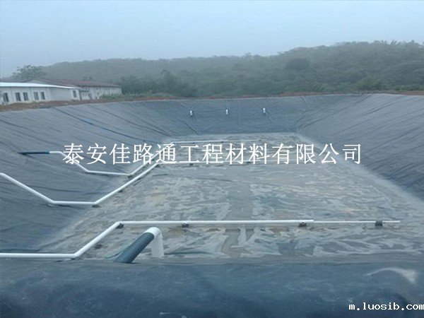 沼气池防渗膜底部铺设注意事项