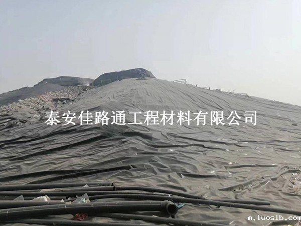 垃圾填埋场防渗膜铺设：守护环境的绿色屏障