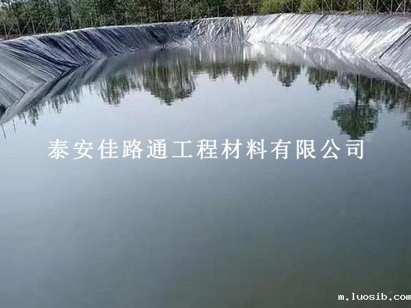 藕池防渗膜铺设：质量与密封性保障全攻略