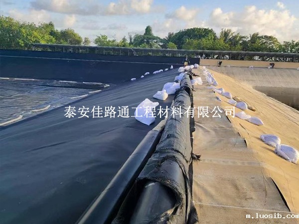 鱼塘防渗膜安装铺设，这些注意事项别遗漏