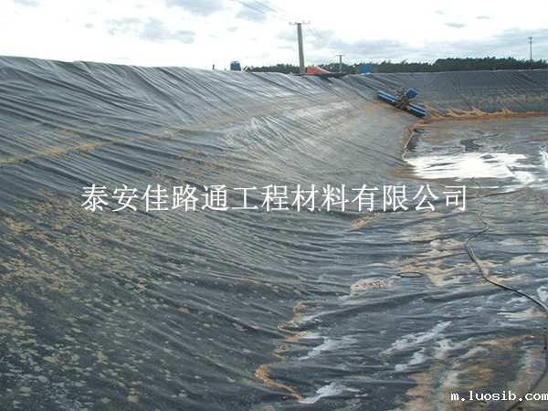 养殖防渗膜用得久？铺设维护技巧请收好