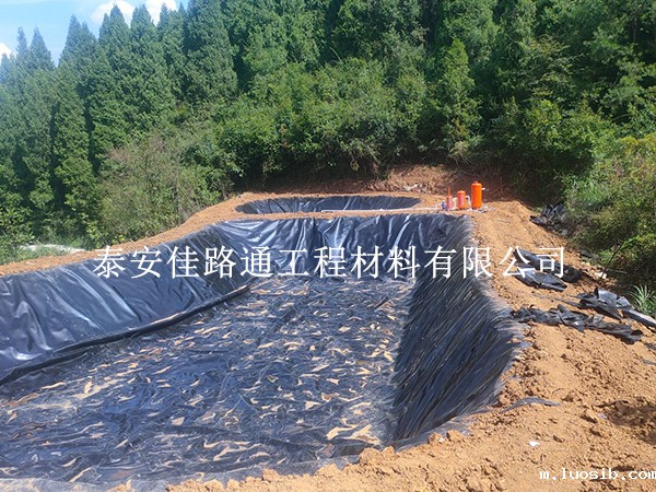 鱼塘防渗膜稳得住？施工固定与保护技巧全解析